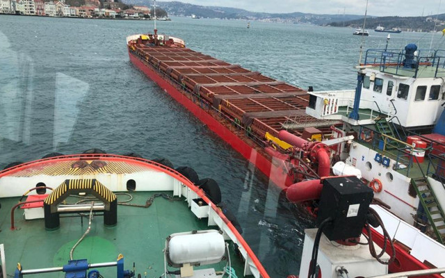 İstanbul Boğazı'nda facianın eşiğinden dönüldü! Sürüklenen gemi yürekli ağza getirdi - Resim: 0