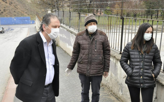 Eskişehir'de vahşet! Kediyi ağaca astılar - Resim: 0