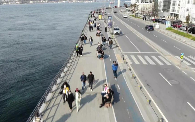 Kısıtlama gününde Kız Kulesi Sahili’ndeki yoğunluk dikkat çekti - Resim: 1