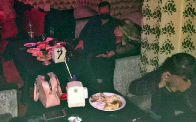 'Kırmızı' listede Konya'da akılalmaz görüntü! Pavyona baskında böyle yakalandılar - Resim: 0