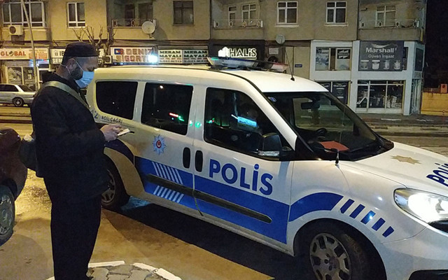 Karaman'da yatsı namazından sonra camide mahsur kalan vatandaşı polis kurtardı - Resim: 0