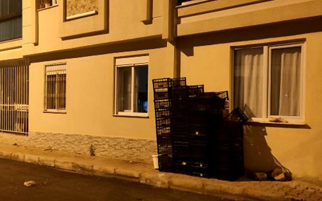 Antalya'da pencereden içeriye bakma kavgasında 3 kişi yaralandı - Resim: 1
