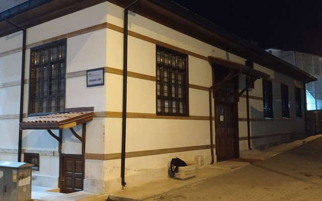 Karaman'da yatsı namazından sonra camide mahsur kalan vatandaşı polis kurtardı - Resim: 1