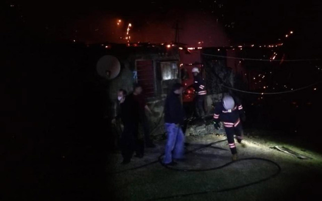 Trabzon'da babasının yangında evde olduğunu düşünen kadın fenalaşıp öldü - Resim: 0