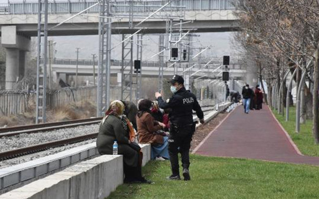 'Kırmızı' kategorideki Sivas'ta market açılışında 'indirim' izdihamı - Resim: 3