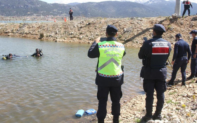 Muğla'da kamyonetin el frenini çekmeyi unutan koca, eşinin ölümüne sebep oldu - Resim: 0