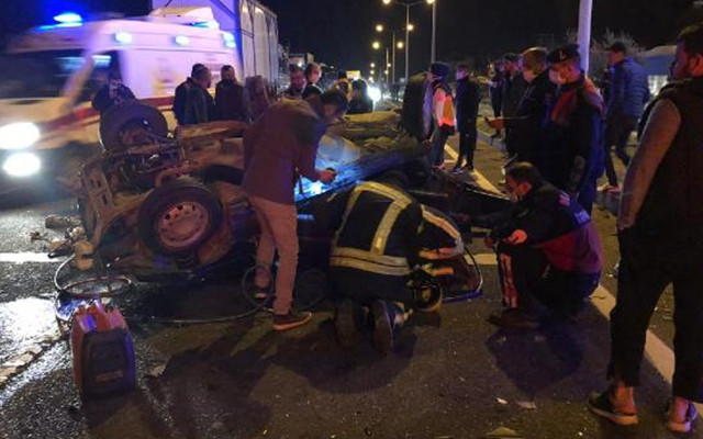 Manisa’da iki otomobil çarpıştığı kazada 2 kişi öldü, 4 kişi yaralandı - Resim: 0