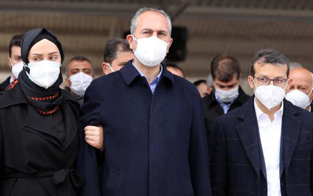Adalet Bakanı Abdulhamit Gül'ün annesi son yolculuğuna uğurlandı - Resim: 0