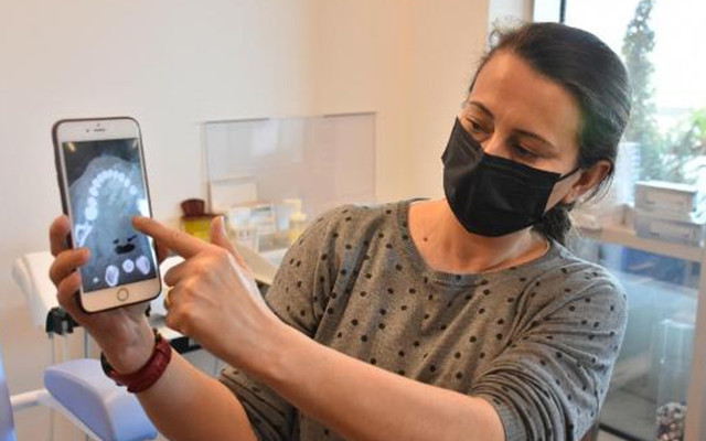 İzmir'de kokoreç yerken hayatının şokunu yaşadı! Boğazı ağrıyor sandı gerçek başka çıktı - Resim: 1