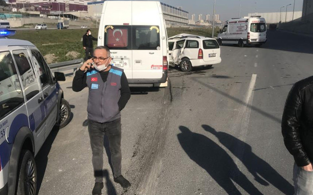 Esenyurt’ta işçi servisi ile hafif ticari araç çarpıştı: 8 yaralı - Resim: 0