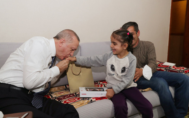 Cumhurbaşkanı Erdoğan bir vatandaşın evinde iftar yaptı - Resim: 0