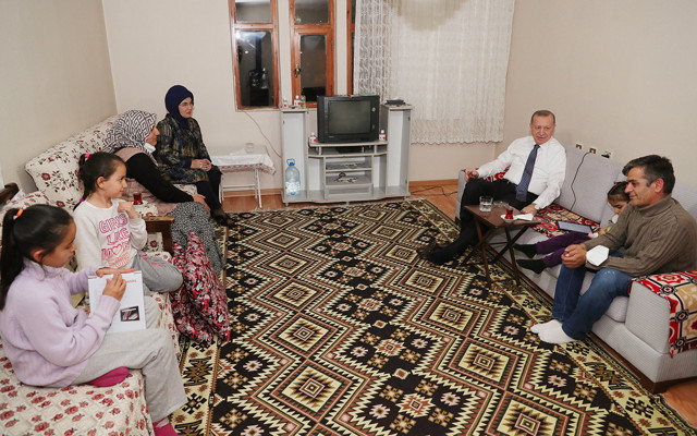 Cumhurbaşkanı Erdoğan bir vatandaşın evinde iftar yaptı - Resim: 1