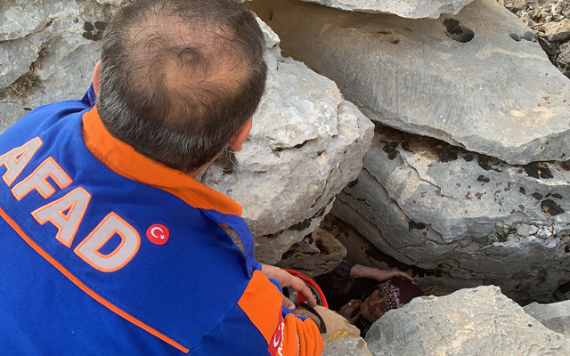 Adıyaman'da 3 gündür kayıp olan yaşlı kadın kayalıkların arasında bulundu - Resim: 0
