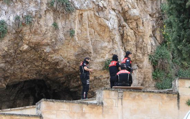 Şanlıurfa'da tarihi kale eteğinde dehşet verici görüntü! Erkek cesedi bulundu - Resim: 2