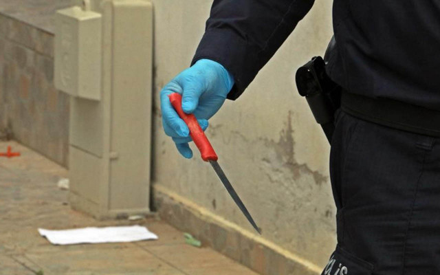 Antalya'da bunalıma giren kişi, bıçakla kendisine zarar verdi - Resim: 1