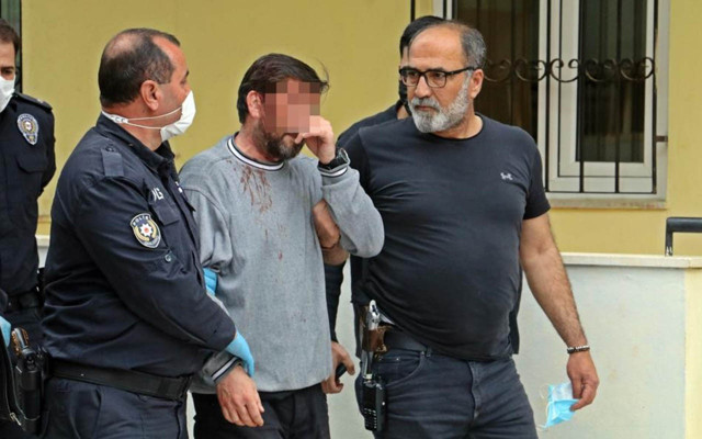 Antalya'da bunalıma giren kişi, bıçakla kendisine zarar verdi - Resim: 0