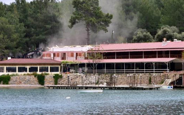 Muğla'da kaçak yapıların yıkımı sırasında gerginlik çıktı - Resim: 1