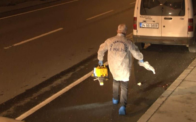 Sultangazi’de kadın cinayeti! Boğazı bıçakla kesilen kadın yol kenarına bırakıldı - Resim: 0
