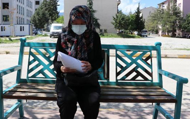 İkinci eşinin iğrençliğini öğrendi! Kızı tacize uğrayan anne: Çocuklara uzanan eller kırılsın - Resim: 1