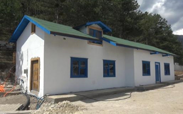 Karabük'te köylüler, mezarlara hafriyat döküldüğü iddiasıyla muhtar ve yakınlarına saldırdı - Resim: 1