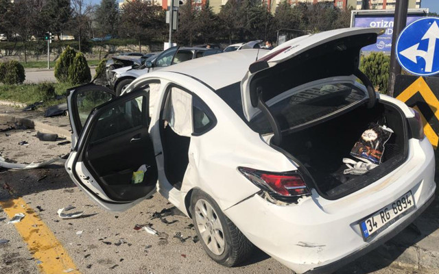 Ankara'da feci kazada otomobiller kafa kafaya çarpıştı! 3'ü çocuk 7 yaralı - Resim: 0