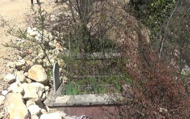 Karabük'te köylüler, mezarlara hafriyat döküldüğü iddiasıyla muhtar ve yakınlarına saldırdı - Resim: 2