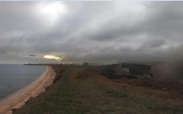 Rusya'dan Ukrayna'ya gözdağı: Kırım'da 10 bin askerli, 40 savaş gemili tatbikat - Resim: 2