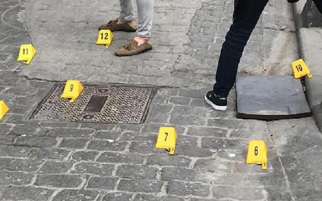 Beyoğlu'nda silah sesleri! 'Kucağımda çocuk var' deyip silahını çekti - Resim: 0