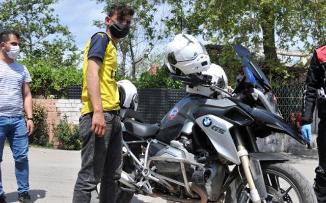 Antalya'da evde tek olan çocuğa kabusu yaşattı! Para dolu kasayı boşalttı kaçamadı - Resim: 0