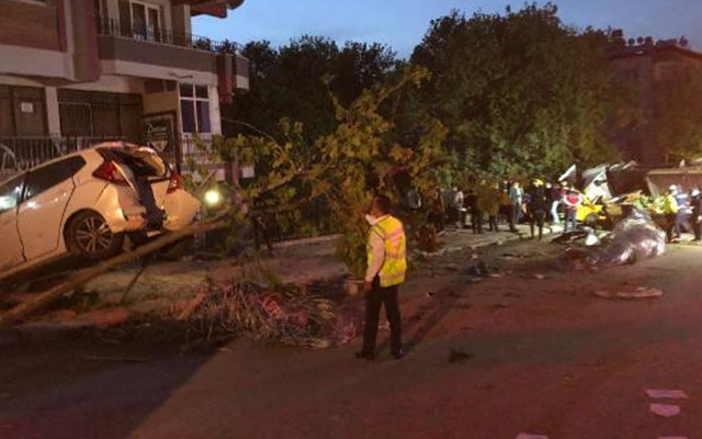 Hatay'da freni boşalan vinç faciaya sebep oldu! Çok sayıda ölü ve yaralı var - Resim: 1