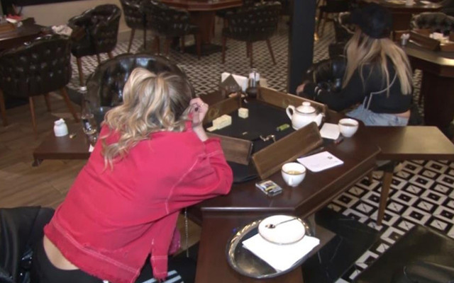 Ataşehir'de Covid-19 kısıtlama saatlerinde nargileli okey partisine ceza yağdı - Resim: 0