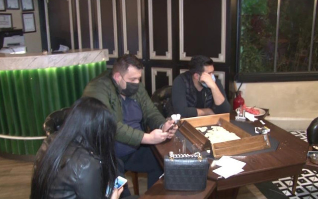 Ataşehir'de Covid-19 kısıtlama saatlerinde nargileli okey partisine ceza yağdı - Resim: 3