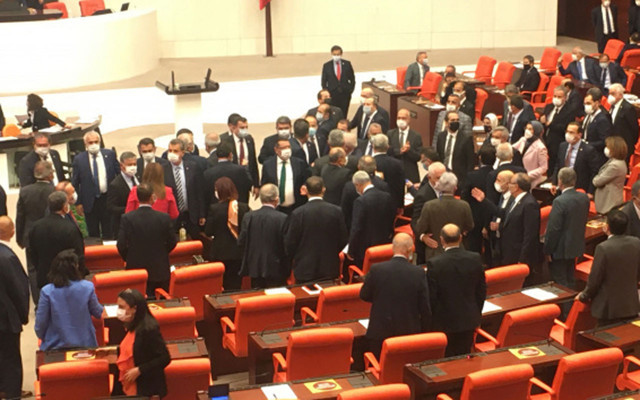 TBMM'de tansiyonu yükselten tartışma - Resim: 0