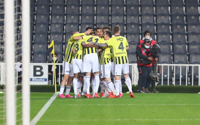 Fenerbahçe'de Emre Belözoğlu farkı! Erol Bulut'u geride bıraktı - Resim: 0