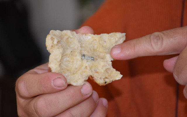 Ramazan pidesinin içinden çıkan vidayı görünce hayatının şokunu yaşadı - Resim: 0