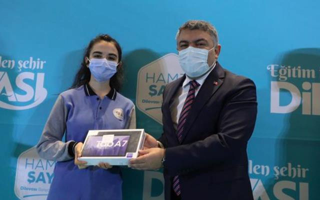 Dilovası Belediye Başkanı Hamza Şayir yardım kolisi yüklü araçları böyle uğurladı - Resim: 1