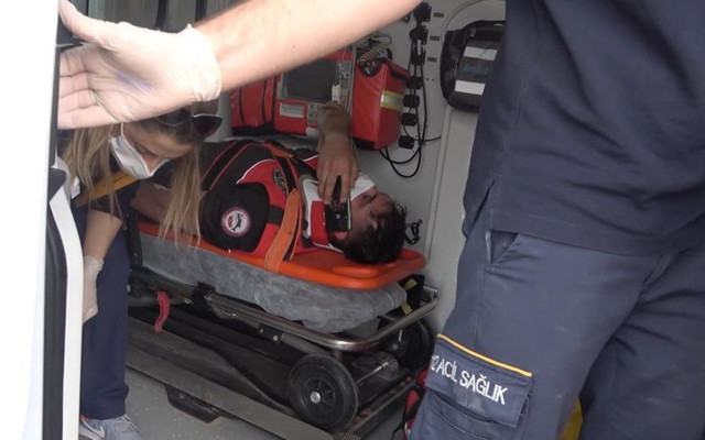 Kırıkkale'de 17 yaşında ehliyetsiz sürücü dehşet saçtı: 2 polis yaralı - Resim: 0