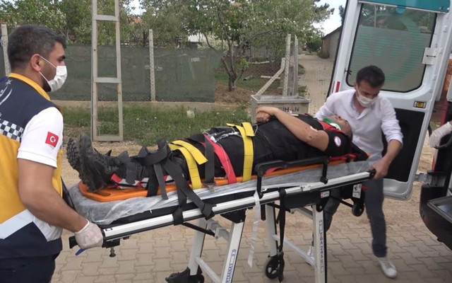 Kırıkkale'de 17 yaşında ehliyetsiz sürücü dehşet saçtı: 2 polis yaralı - Resim: 2