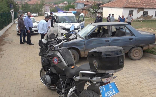 Kırıkkale'de 17 yaşında ehliyetsiz sürücü dehşet saçtı: 2 polis yaralı - Resim: 1