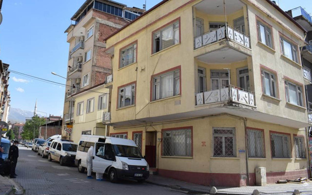 Malatya'da kötü koku gelen evden 30 gün önce ölen kişinin cesedi çıkarıldı - Resim: 1