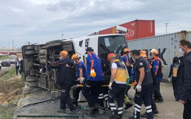 Bursa'da işçi servisi şarampole devrildi: Çok sayıda yaralı ve ölü var - Resim: 0