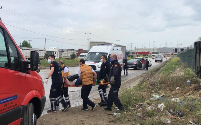 Bursa'da işçi servisi şarampole devrildi: Çok sayıda yaralı ve ölü var - Resim: 1