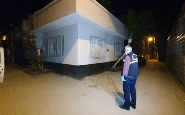 Adana'da bacanaklar arasında bıçaklı kavga: 1 ölü, 1 yaralı - Resim: 0