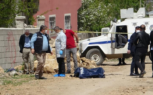 Van'da sokakta yakılmış erkek cesedi bulundu! Olayda PKK şüphesi - Resim: 0