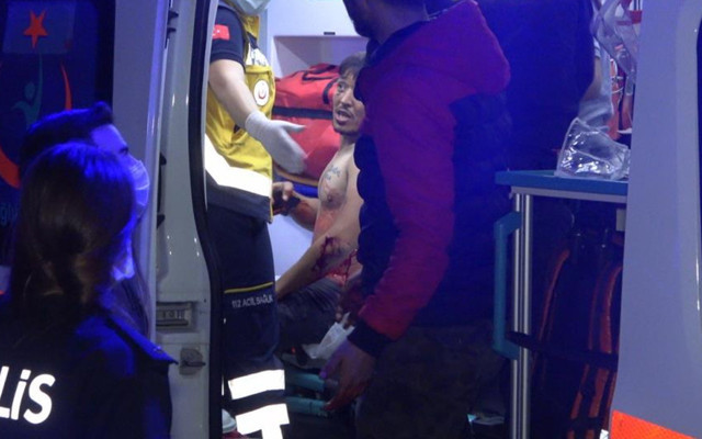 Denizli'de elleri kan içinde! Çocukluk arkadaşını öldüresiye bıçakladı suçunu itiraf etti - Resim: 1