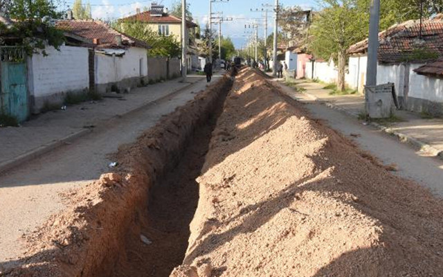 Eskişehir'de çeşmeler sarı aktı! İçme suyu şebekesine zirai ilaç karışınca 2 kişi zehirlendi - Resim: 0