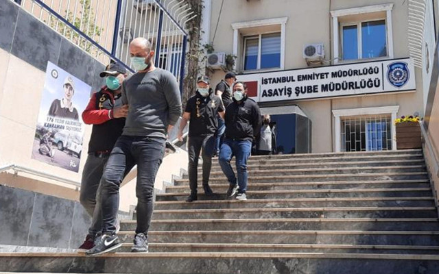 Esenyurt'ta polis kılığına girip evde arama bahanesiyle Ugandalıları soydular - Resim: 0