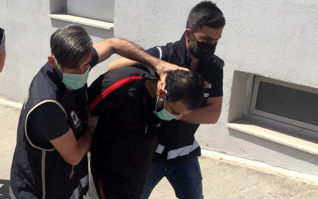 Adana'da tabanca merakı olan öğretmen silah kaçakçısı oldu! - Resim: 0