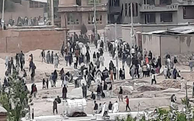 Afganistan'da iftar saati bombalı saldırı: 40 kişi hayatını kaybetti - Resim: 3