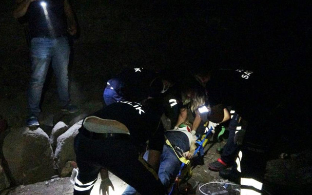 Diyarbakır'da kısıtlamada tarihi surlara çıkan kişi düşerek ağır yaralandı - Resim: 0